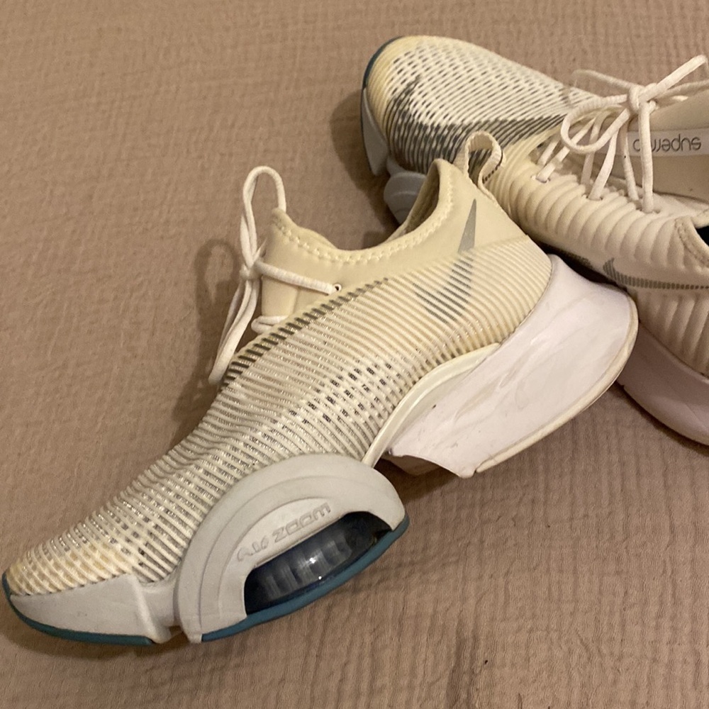 NIKE SUPERREP Off-White and Light Gray Running Shoes. Size 7.5 - Picture 13 of 13